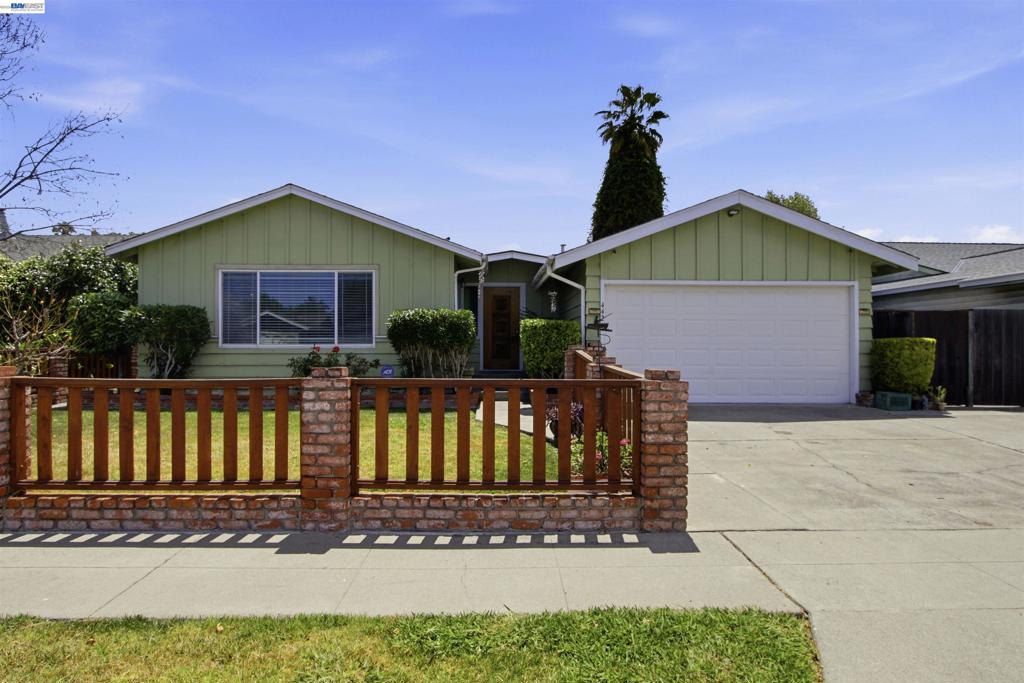 4426 Sacramento Ave