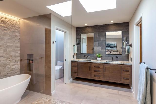5 Sandstone Street, Portola Valley CA: https://media.crmls.org/mediaz/129d21bc-f218-452f-b3f9-e48398673a03.jpg