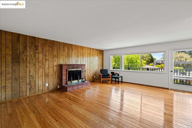 3312 Wisconsin St, Oakland CA: https://media.crmls.org/mediaz/129d71ff-dd60-41a0-8981-334435a6e654.jpg