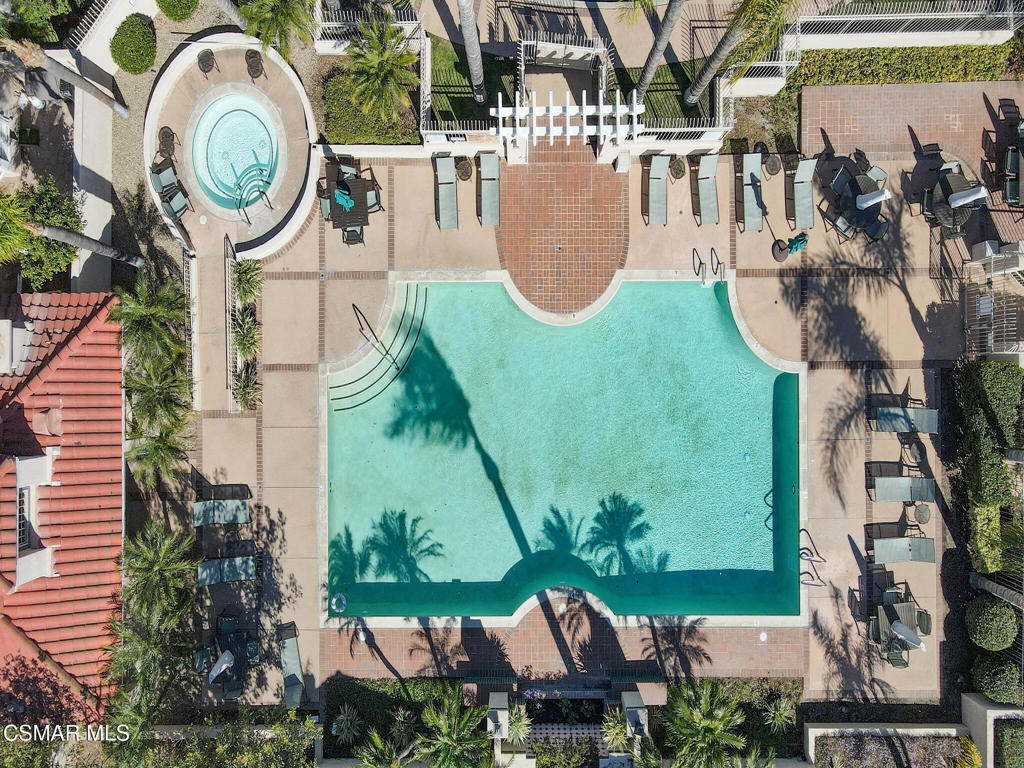 https://media.crmls.org/mediaz/129d7cdf-d12e-4a48-8d75-b18226c67a0f.jpg?preset=X-Large