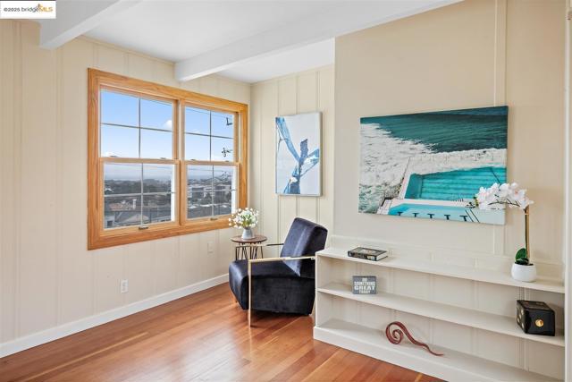 262 Byxbee St, San Francisco CA: https://media.crmls.org/mediaz/129db63f-0b5d-44a3-a770-be2c0f052968.jpg
