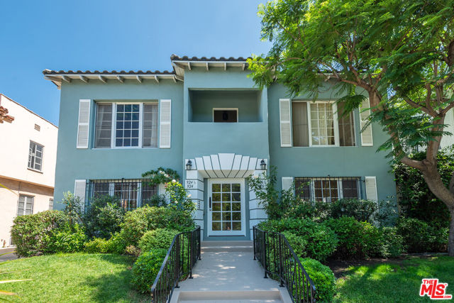 924 S Orange Grove Avenue, Los Angeles CA: https://media.crmls.org/mediaz/129ef43c-3de8-47bf-b0e0-678dd320adae.jpg