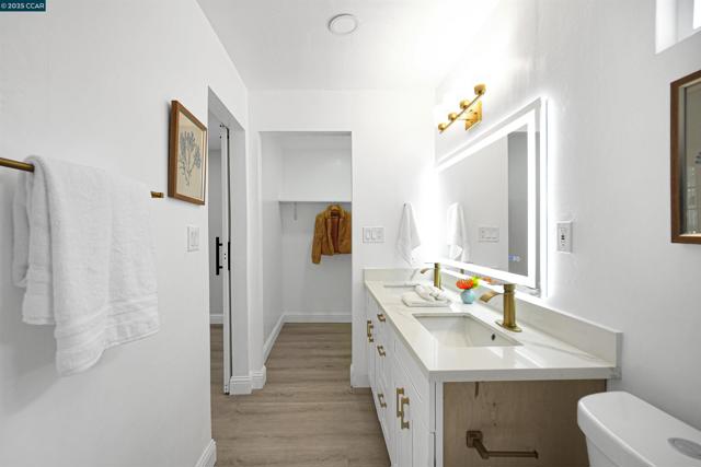 767 47Th St, Oakland CA: https://media.crmls.org/mediaz/129fb2c5-3c59-4ffd-ac93-3e48044f2e92.jpg