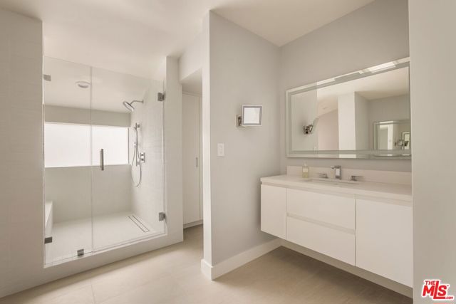 650 N Tigertail Road, Los Angeles CA: https://media.crmls.org/mediaz/129ffeb3-5bc0-4798-9051-e605ea81093f.jpg