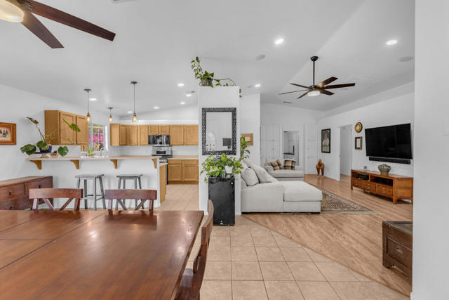 Image 20 of 64 For 52680 Avenida Martinez
