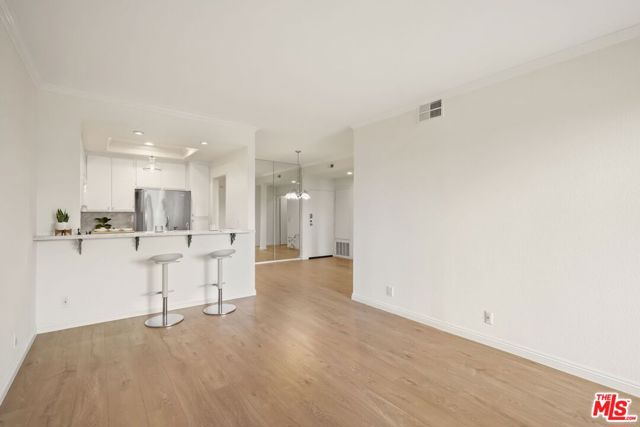Image 9 of 33 For 8505 Gulana Avenue 4217
