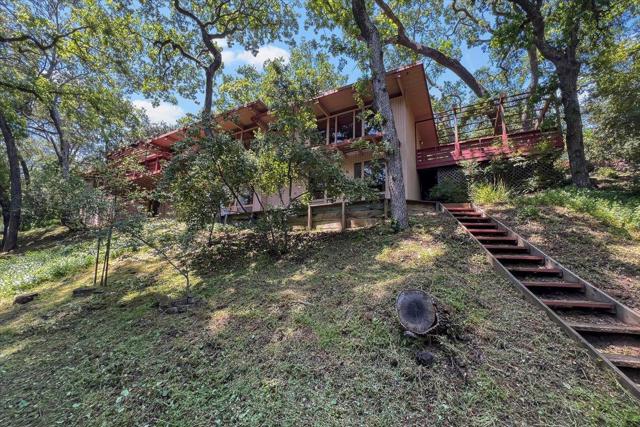 16310 Oakhurst Drive, Monte Sereno CA: https://media.crmls.org/mediaz/12a07df3-55c3-4368-951c-0baa0ddacb8b.jpg