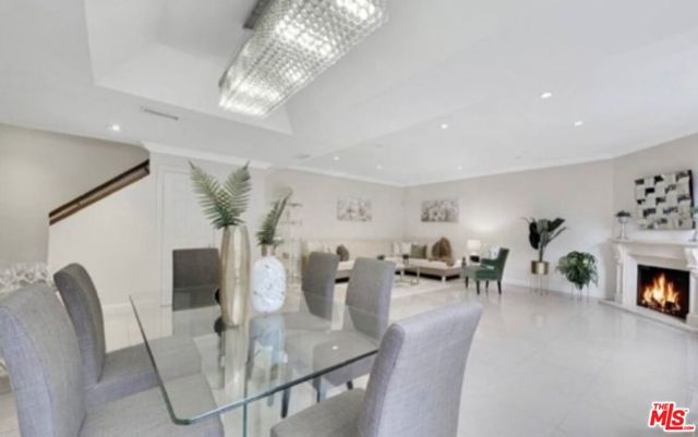 5340 Wilkinson Avenue, Valley Village CA: https://media.crmls.org/mediaz/12a09b70-7e32-4597-8796-f6eac9cab9e8.jpg