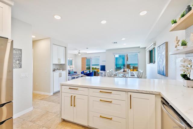 3537 Ocean Front Walk, San Diego CA: https://media.crmls.org/mediaz/12a0bf42-99bc-4a30-adda-3a2472dcf52f.jpg