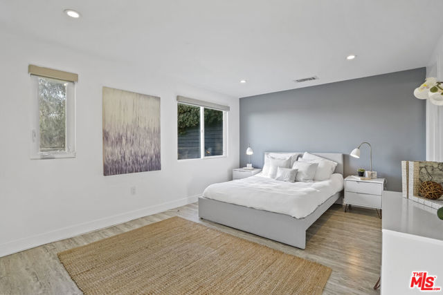 5549 Onacrest Drive, Los Angeles CA: https://media.crmls.org/mediaz/12a170c0-c191-4e02-89a2-2e5be1463a16.jpg