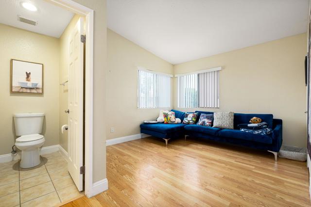 Image 23 of 35 For 78650 Avenue 42  102
