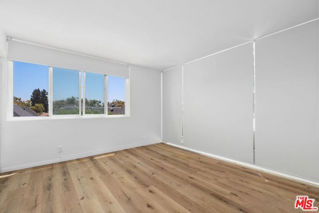 9950 Durant Drive, Beverly Hills CA: https://media.crmls.org/mediaz/12a21981-6b12-4cbd-843b-d22e83591062.jpg