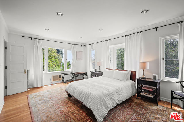 2558 Glendower Avenue, Los Angeles CA: https://media.crmls.org/mediaz/12a28ea4-fe15-48d1-b008-5befd4854a61.jpg