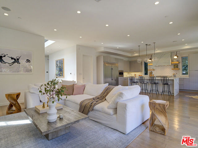 11954 Lucile Street, Culver City CA: https://media.crmls.org/mediaz/12a36cc0-134d-4ed4-bbb6-0264720c73a1.jpg