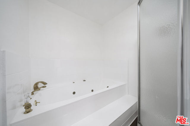7631 Reseda Boulevard, Reseda CA: https://media.crmls.org/mediaz/12a43311-b1ca-42be-b9c5-7925d8258709.jpg