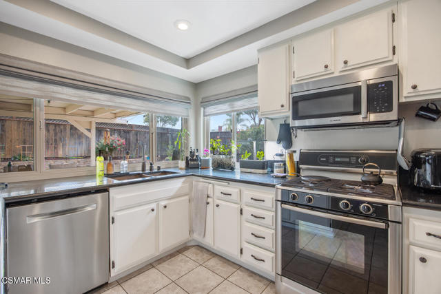 974 Hillview Cir Simi Valley-large-017-0