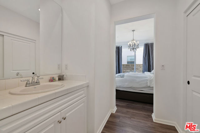 21990 Moveo Drive, Santa Clarita CA: https://media.crmls.org/mediaz/12a56717-04ad-4e8c-a5ad-84d8b0210733.jpg