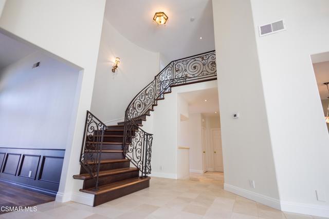 32715 Pacifica Court, Westlake Village CA: https://media.crmls.org/mediaz/12a60025-dc4a-496c-811f-8aa600448425.jpg