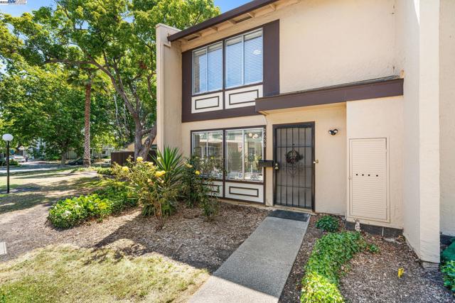 2658 Oliver Dr, Hayward CA: https://media.crmls.org/mediaz/12a66455-4062-45b2-9c61-8b040df53fec.jpg