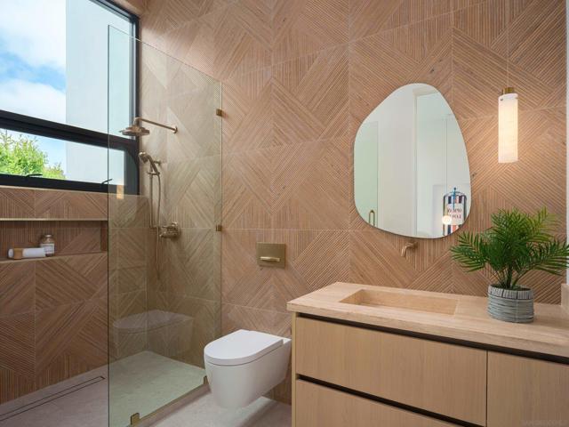6283 La Jolla Scenic Drive S, San Diego CA: https://media.crmls.org/mediaz/12a69808-5706-41eb-915f-46ac1d886af1.jpg