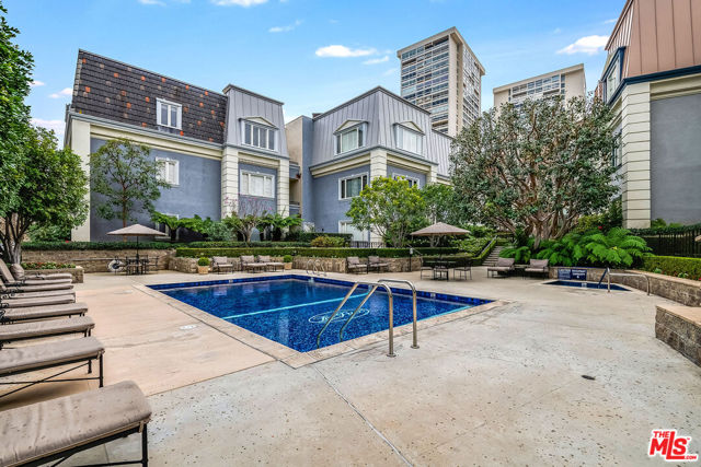 10112 EMPYREAN Way, Los Angeles CA: https://media.crmls.org/mediaz/12a7600a-5600-4abd-a511-6749cc89fbbc.jpg