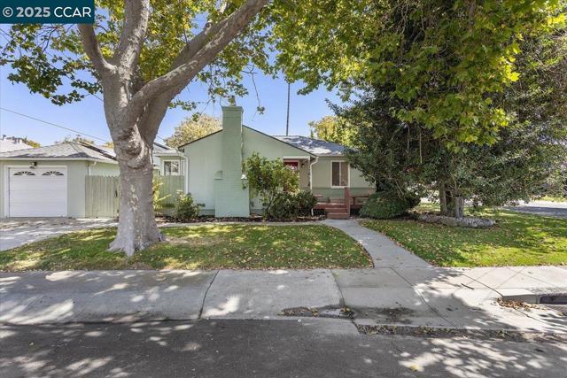16080 Via Del Sol, San Lorenzo CA: https://media.crmls.org/mediaz/12a79597-eb17-409c-ad3e-e751d9bfd2ab.jpg