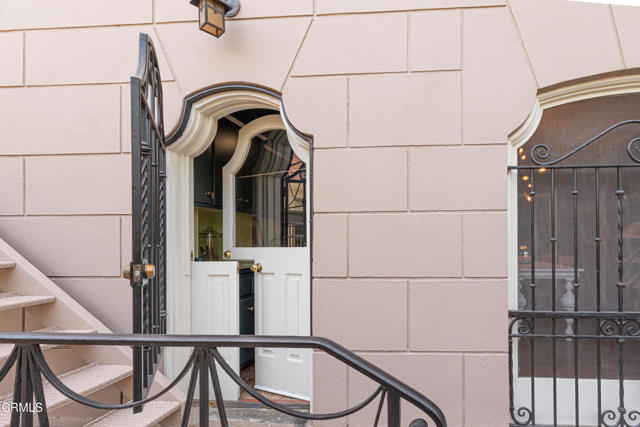80 N Euclid Avenue, Pasadena CA: https://media.crmls.org/mediaz/12a86142-e358-4f0b-8fbc-a0d42b160acd.jpg