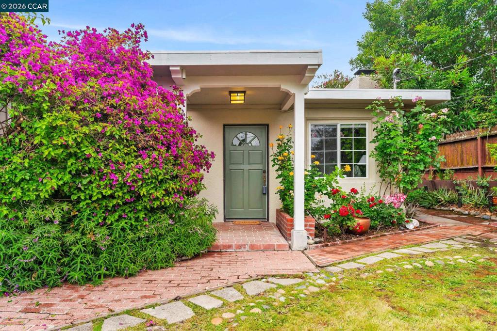 1432 SUNSET LOOP