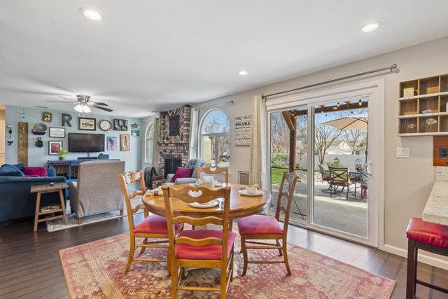 1980 Ponderosa Court, Hollister CA: https://media.crmls.org/mediaz/12a90813-adad-4505-942b-e10bcb25c1ce.jpg