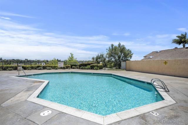 3356 Corte Tiburon, Carlsbad CA: https://media.crmls.org/mediaz/12a9d86b-1054-43ec-b28a-645f1a700457.jpg