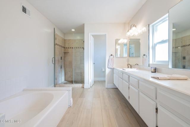 4615 Pepper Mill Street, Moorpark CA: https://media.crmls.org/mediaz/12aa2c30-2ff6-4a71-8771-73e1a1eaa61b.jpg