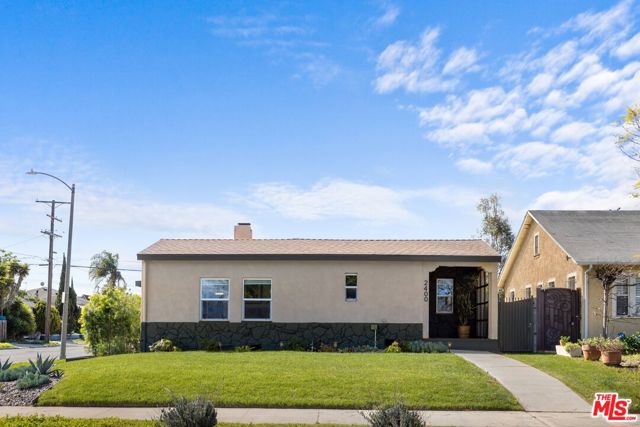2400 W 74th Street, Los Angeles CA: https://media.crmls.org/mediaz/12aa5b01-9933-4981-b1e3-b8a89630a334.jpg