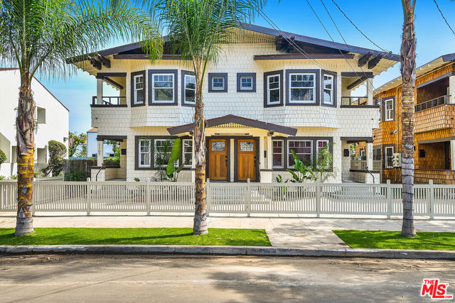 1101 W 18th Street, Los Angeles CA: https://media.crmls.org/mediaz/12aa6d1d-8139-4a43-abdc-fe5beffed472.jpg