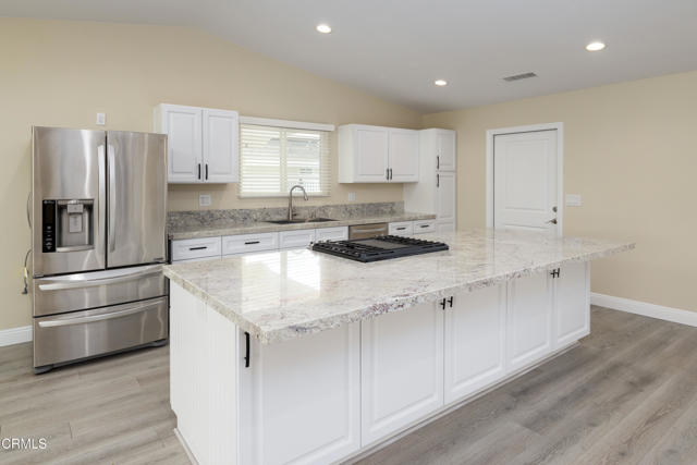 1660 Hobart Drive, Camarillo CA: https://media.crmls.org/mediaz/12aa74a5-9eb1-4b31-b58e-a19c40d21f2a.jpg
