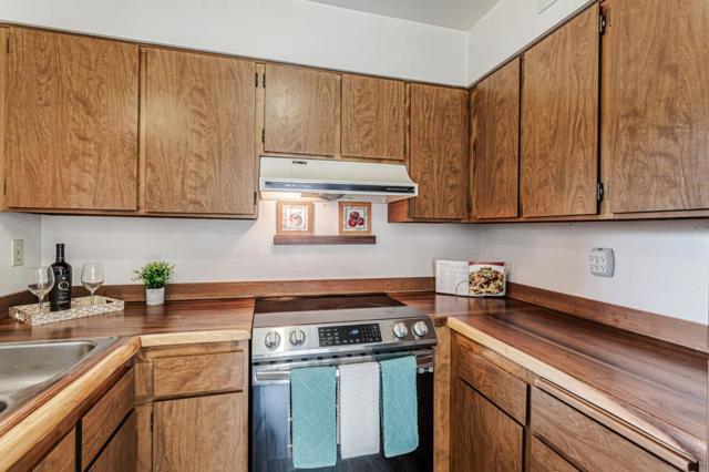 323 Broadway, Santa Cruz CA: https://media.crmls.org/mediaz/12aac1d4-d131-40c0-80ad-ccacbd1d4b88.jpg