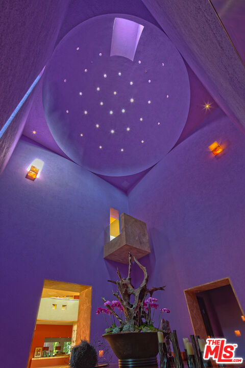 470 Layton Way, Los Angeles CA: https://media.crmls.org/mediaz/12aad19a-d84a-46ec-b75d-7942572a23fa.jpg
