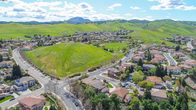 5018 Southport Ct, Antioch CA: https://media.crmls.org/mediaz/12ab46b5-b07e-4be8-88a8-9e9759cf9715.jpg