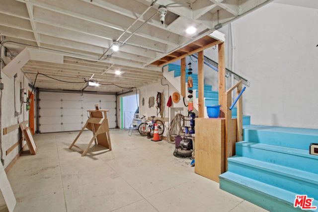1802 Pacific Avenue, Venice CA: https://media.crmls.org/mediaz/12ac2108-2eb2-440a-9d91-45eea59c40a5.jpg