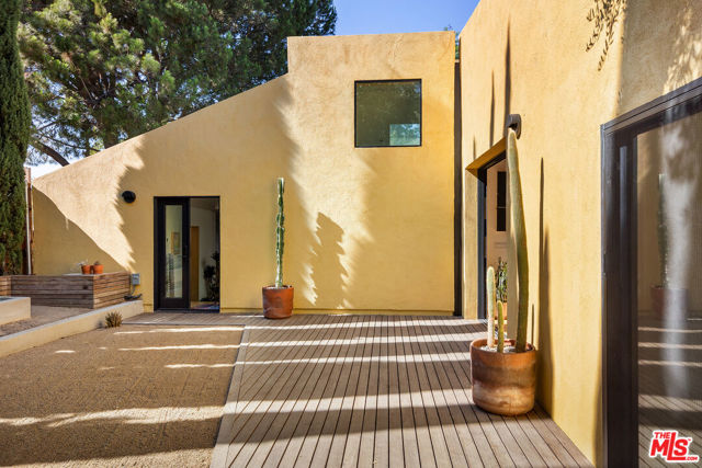 3435 Verdugo Vista Terrace, Los Angeles CA: https://media.crmls.org/mediaz/12ac4a75-b765-499d-be0d-e1af94f9a945.jpg