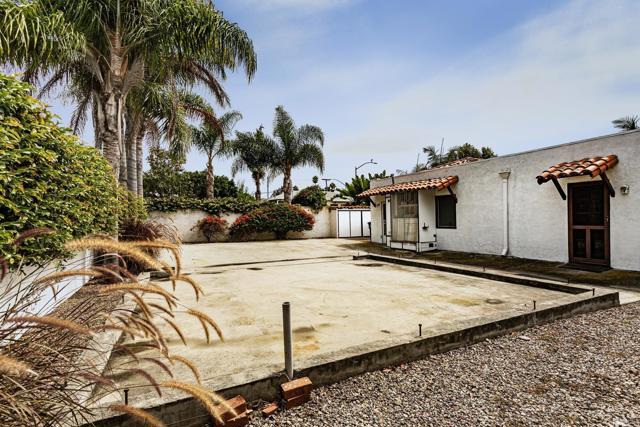 774 Laguna, Carlsbad CA: https://media.crmls.org/mediaz/12ac83f5-e3e6-47d5-8bc6-29b10294434c.jpg