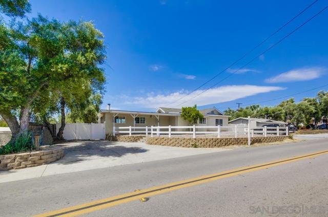 12224 Lemon Crest Drive, Lakeside CA: https://media.crmls.org/mediaz/12ad63d8-0715-463d-91b7-70941228f0ea.jpg