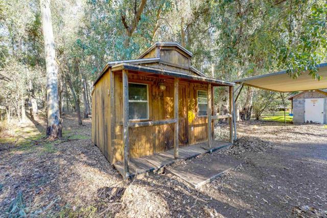 18408 Sweet Ln, Ramona CA: https://media.crmls.org/mediaz/12ad707c-7c8d-4561-bf0d-7ecd0e8643a3.jpg