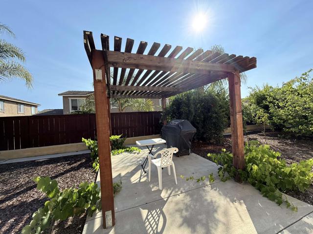 3177 Katharine Dr, Escondido CA: https://media.crmls.org/mediaz/12ad8ee2-6f0d-42ee-bf22-3e9f6c940893.jpg