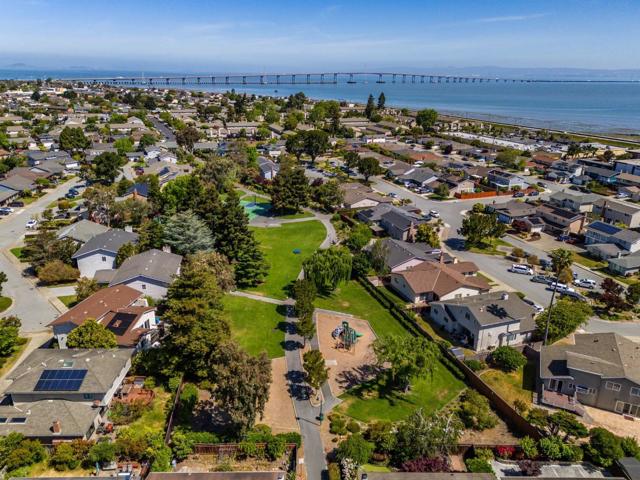 372 Bluefish Court, Foster City CA: https://media.crmls.org/mediaz/12ae361d-7efa-4206-8466-04ee01dd28fc.jpg