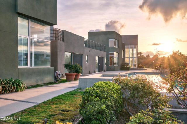 3681 Alomar Drive, Sherman Oaks CA: https://media.crmls.org/mediaz/12ae549c-7e1d-477a-bb2c-f04229e06194.jpg