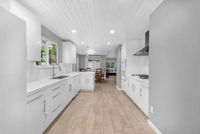 Image 15 of 47 For 40529 Meadow Lane