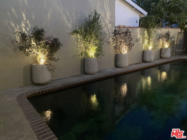 8133 W 4th Street, Los Angeles CA: https://media.crmls.org/mediaz/12aee66b-de23-4a20-9ba4-c2b792257ff7.jpg