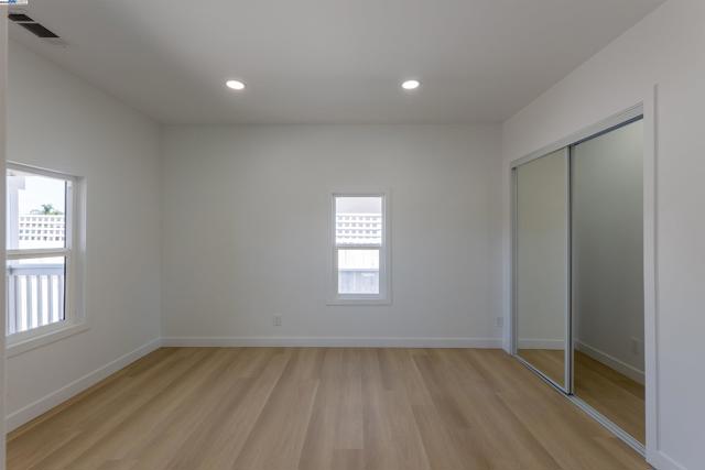 1276 64Th Ave, Oakland CA: https://media.crmls.org/mediaz/12afc338-2d66-465f-a23c-60c6b6ec12e4.jpg