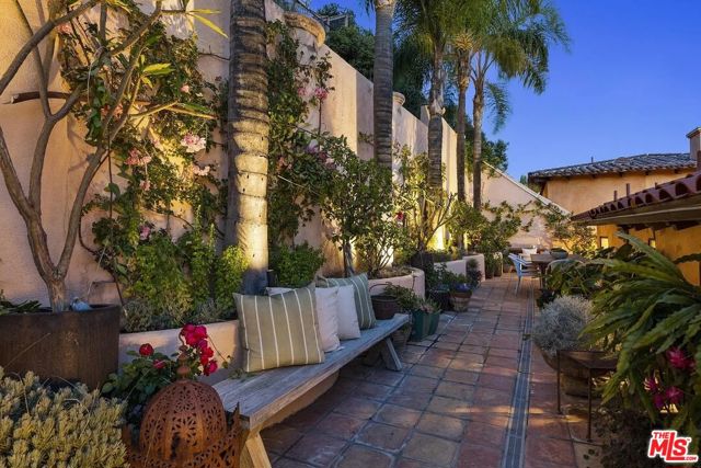 4 Bed Home for Sale in Los Angeles, California