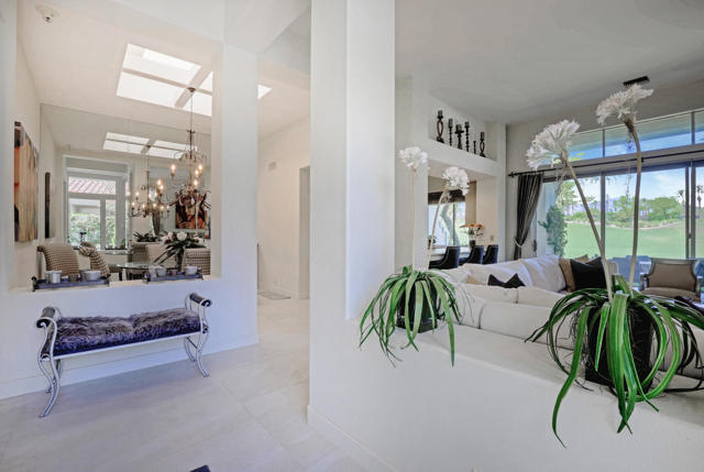 371 Indian Ridge Drive, Palm Desert CA: https://media.crmls.org/mediaz/12b0509e-375b-4c88-9622-6ead8e1fcc5c.jpg